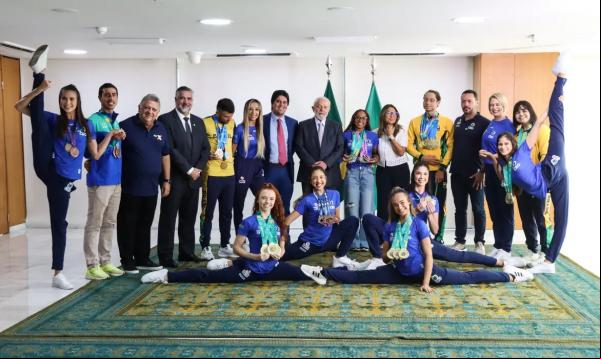 Atletas dos Jogos Panamericanos foram recebidos por Lula em Brasília.(Imagem:Valter Campanato/Agência Brasil)