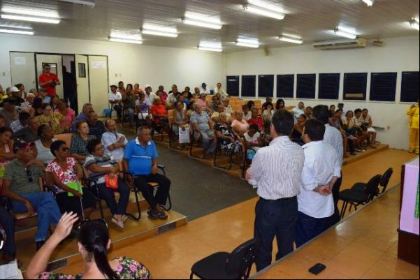 Prefeito Gilberto Júnior discute logística do Programa Olhar Bem.(Imagem:Waldemir Miranda)