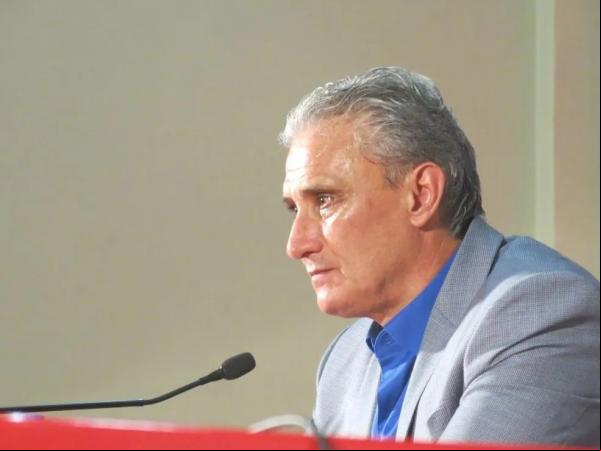 Tite em entrevista coletiva na Seleção.(Imagem:Edgard Maciel de Sá)