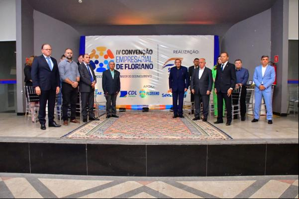 Presidente Joab Curvina representa a Câmara Municipal na IV Convenção Empresarial de Floriano.(Imagem:CMF)