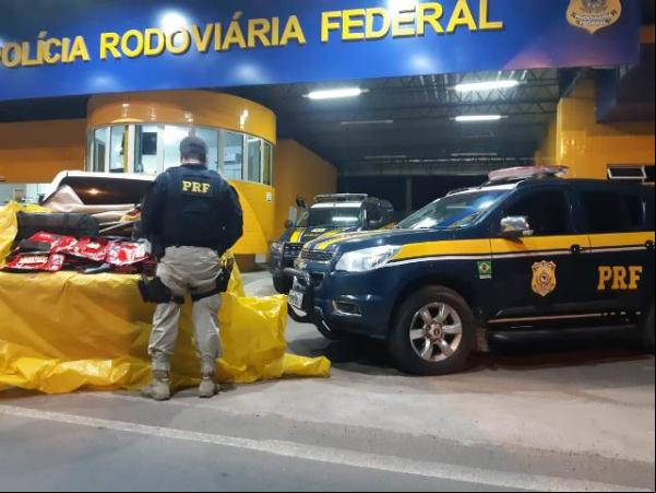 PRF apreende semijoias avaliadas em R$ 190 mil na BR 230 em Floriano.(Imagem:PRF-PI)