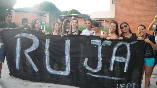 Alunos fazem protesto para cobrar melhorias na UFPI de Floriano.(Imagem:FlorianoNews)