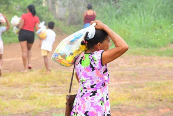 Prefeitura de Floriano realiza entrega de cestas básicas a famílias das zonas urbana e rural(Imagem:Secom)