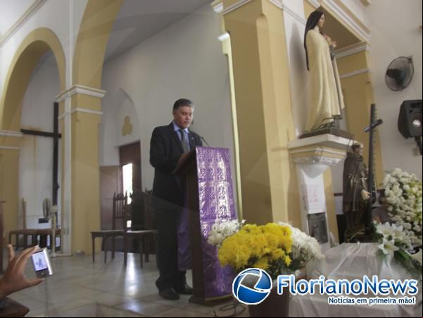 Magistrados, familiares e amigos se despedem do Promotor Edimar Piauilino.(Imagem:FlorianoNews)