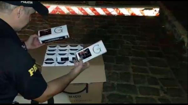 PRF apreende carregamento de cigarros contrabandeados na BR-407.(Imagem:Divulgação/PRF)