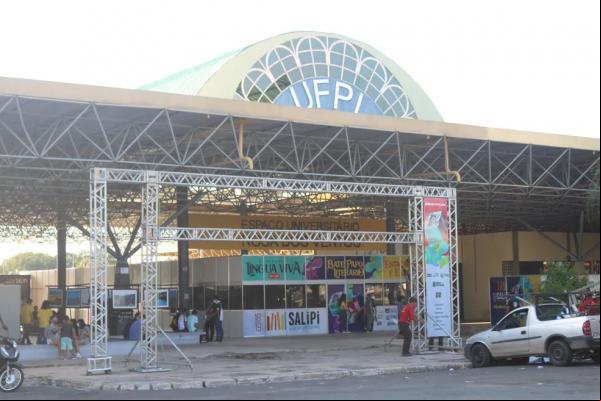 Salão do Livro do Piauí (Salipi) acontece no espaço Rosa-dos-Ventos na Universidade Federal do Piauí (UFPI).(Imagem:Lívia Ferreira/g1 PI )