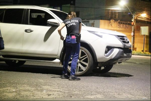 Os dois carros colidiram no cruzamento das duas avenidas. Imagens de câmeras de segurança registraram o momento em que o carro de eio, que era conduzido pela vítima, Raimundo s(Imagem:Reprodução)