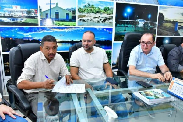 Prefeito de Floriano assina ordens de serviço para construção de praça e melhorias no aterro sanitário(Imagem:Secom)