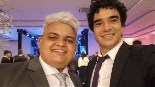 Caio Blat festeja formatura do filho Antonio, com quem voltou a conviver(Imagem:Reprodução)