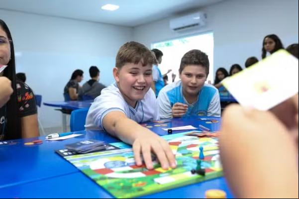 Professores de escolas públicas am por capacitação para levar educação financeira através de jogos, em Ribeiro Gonçalves.(Imagem:Instituto Brasil Solidário/ Divulgação)