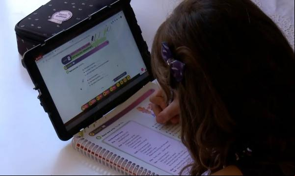 Programa atende alunos da rede pública e famílias do CadÚnico(Imagem:Caminhos da Reportagem/TV Brasil)