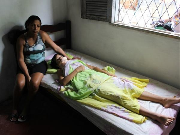 Apos briga, estudante agredida a o dia em uma cama, em Teresina.(Imagem:Gil Oliveira/G1)