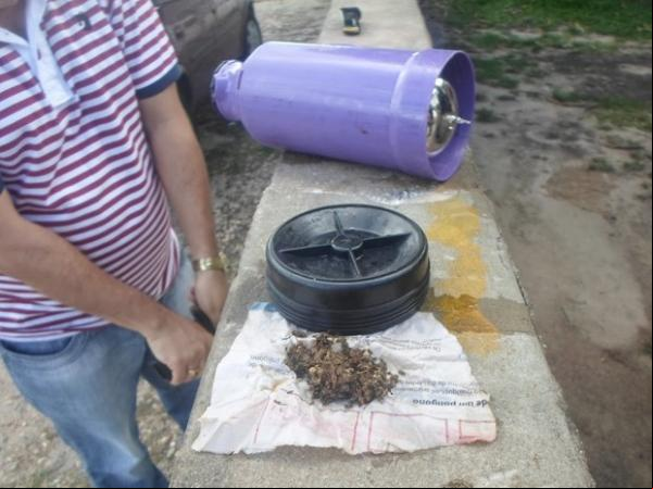Maconha estava no fundo de garrafa de café que seria entregue para preso.(Imagem:Blog do Sombra Phb)