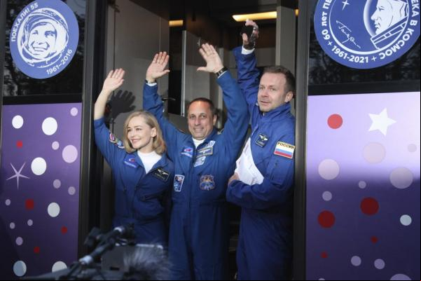 Atriz russa Yulia Peresild e o diretor Klim Shipenko decolam para gravar primeiro filme do espaço(Imagem:Divulgação)