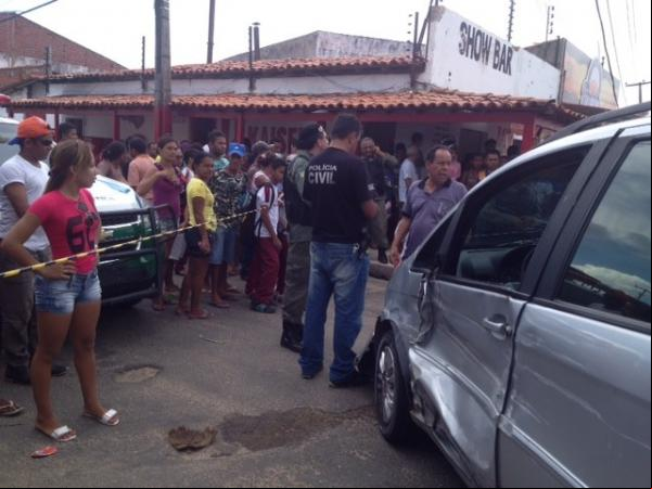 Mulher que pilotava a moto teve fêmur quebrado.(Imagem:Catarina Costa / G1)