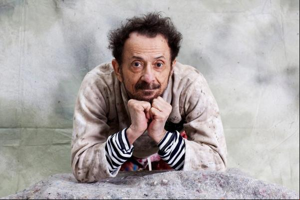 Tom Zé reapresenta música de 2011 em single que celebra o