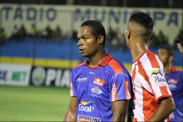 Ansiosos por retorno aos treinos, Fabiano aguarda chamada para reapresentação no Piauí.(Imagem:Renan Morais)