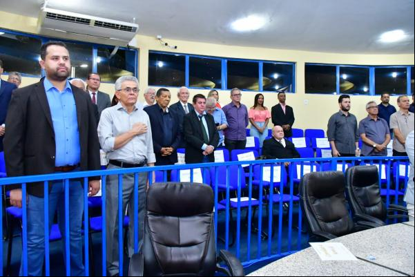 Câmara Municipal homenageia todos os vereadores de Floriano em sessão solene(Imagem:CMF)