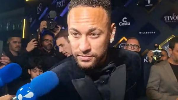 Neymar durante leilão em São Paulo.(Imagem:Reprodução)