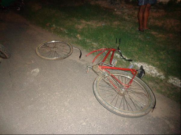 Acidente envolvendo moto e bicicleta na Av. Santos Dumont.(Imagem:FlorianoNews)