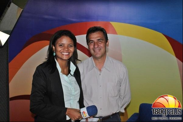 Jornalista Isabel Ribeiro e Prefeito eleito Gilberto Júnior.(Imagem:180graus)