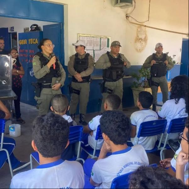 Polícia Militar de Floriano realiza palestra educativa na Escola Municipal Odorico Castelo Branco.(Imagem:Reprodução/Instagram)