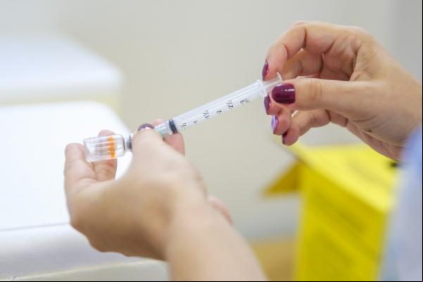 Dose da vacina contra a Covid-19.(Imagem:Rodrigo Nagafuti/Poá)
