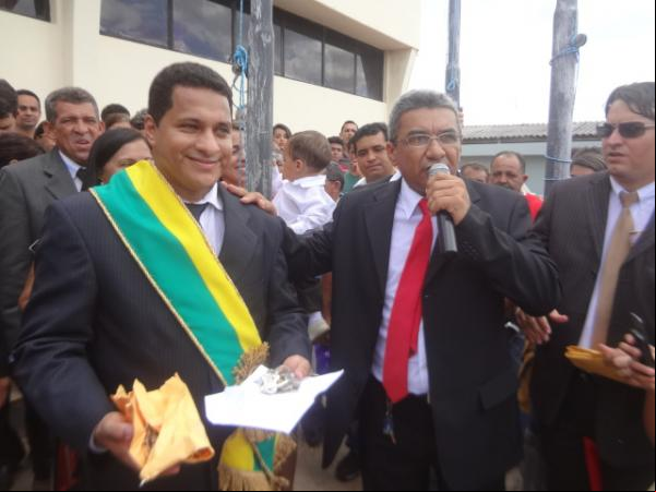 Gleydson Resende tomou posse como prefeito de Barão de Grajaú e empossou secretariado.(Imagem:FlorianoNews)