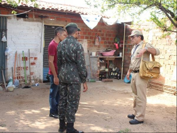 Militares do Exército vão realizar trabalho educativo nas casas.(Imagem:Catarina Costa/G1 PI)