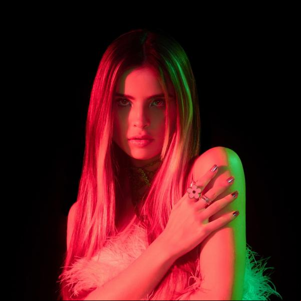 Giulia Be repagina música do início da carreira no single Lokko(Imagem:Divulgação)