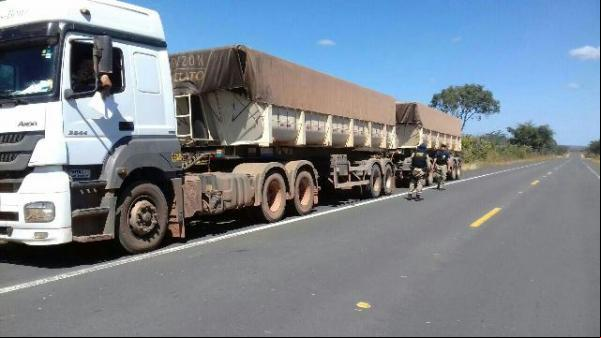 Caminhoneiros aderem à paralisação nacional nesta sexta-feira em Floriano.(Imagem:FlorianoNews)