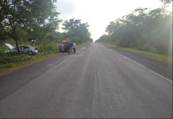 ageiro morre e dois ficam feridos após colisão de carro com árvore na BR-343 em Floriano.(Imagem:Divulgação/PRF)