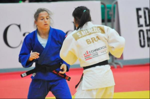 Sarah Menezes e a argentina Paula Pareto na decisão do Pan.(Imagem:CBJ/Reprodução/Twitter)
