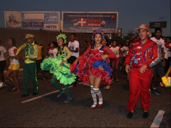 Avenida Raul Lopes em Teresina se transforma em corredor junino.(Imagem:Gilcilene Araújo /G1)