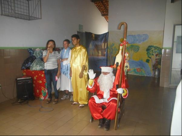 Papai Noel participou de confraternização de Natal na APAE de Floriano.(Imagem:FlorianoNews)