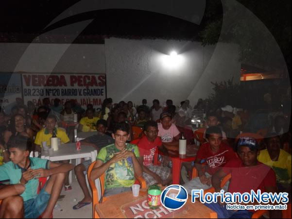 Vitoria contra o Camarões embala comemoração dos torcedores de Floriano e Barão.(Imagem:FlorianoNews)