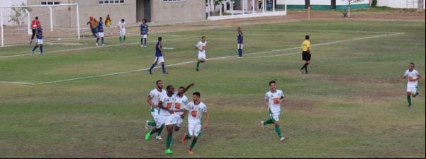 Faltando uma jogo para levantar a taça de campeão, as duas equipes estão garantidas na elite do estadual em 2016.(Imagem:Josiel Martins)