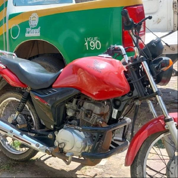 Veículo foi encontrado abandonado na rua Bela Vista após denúncia.(Imagem:Reprodução/Instagram)