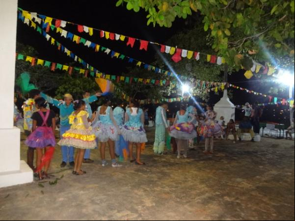 Alegria e animação marcaram o encerramento do 7º Arrastapé no bairro Tiberão.(Imagem:FlorianoNews)