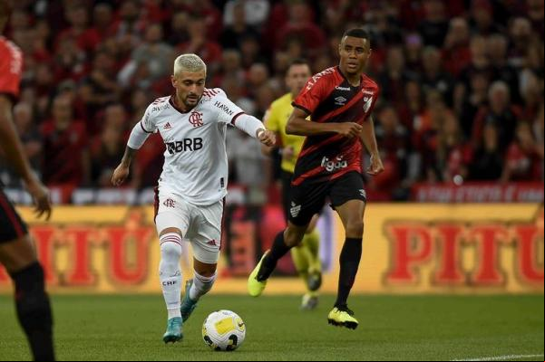 O uruguaio Arrascaeta é um dos três jogadores do Flamengo (junto com Matheuzinho e Gabigol) na lista dos mais caros do mundo.(Imagem:Marcelo Cortes/Flamengo/DireitosReservados)