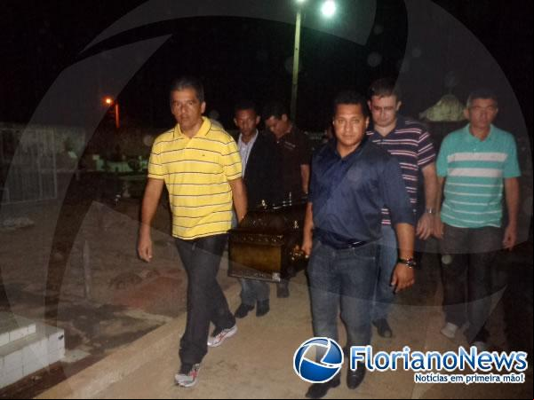 Emoção e comoção marca sessão especial e sepultamento do Secretário Gonzaga Carvalho. (Imagem:FlorianoNews)
