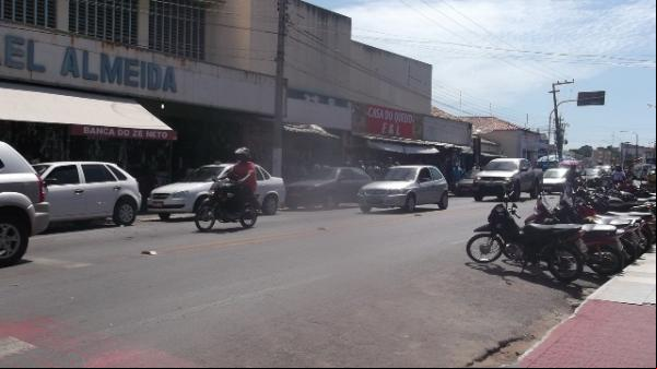 Comércio no entorno do Mercado Central funcionará em horário reduzido nesta quinta(Imagem:FlorianoNews)