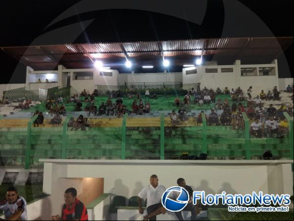Partida solidária em prol do ex-jogador Carlos Silva atendeu expectativas.(Imagem:FlorianoNews)
