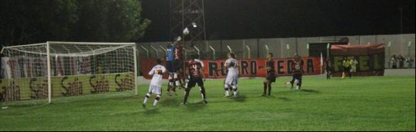 Torcida pede Augusto e reclama de equipe defensiva contra o Atlético-GO.(Imagem:Wenner Tito)