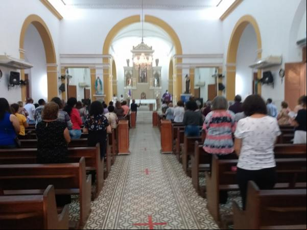 Fiéis da Igreja Católica celebram a Quarta-Feira de Cinzas em Floriano(Imagem:FlorianoNews)