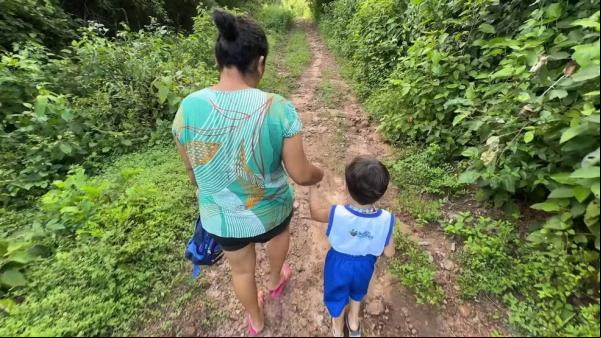 Mãe de menino com autismo denuncia que filho foi esquecido em ônibus escolar.(Imagem: Luiz Gustavo Graça/TV Clube)