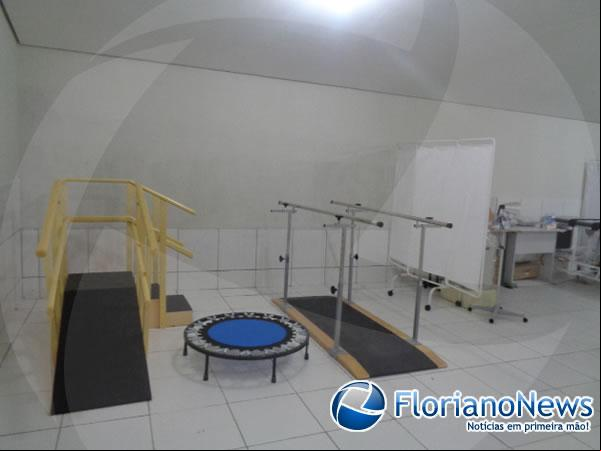 Receita Federal entrega veículo à APAE de Floriano.(Imagem:FlorianoNews)