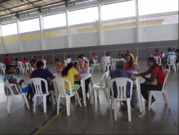 Famílias contempladas do ?Minha Casa Minha Vida? assinam contratos com a CEF.(Imagem:FlorianoNews)