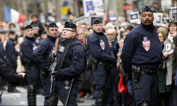 França mobiliza 10 mil militares para proteger 'lugares sensíveis'.(Imagem:AFP /Agence -Presse)