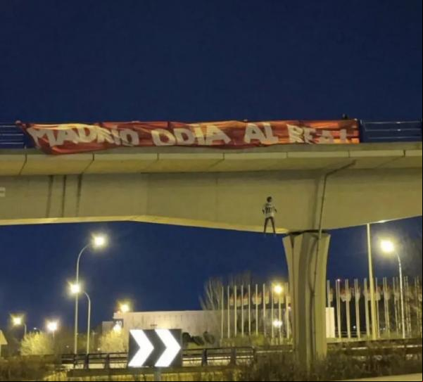 Torcedores do Atlético de Madrid ameaçam Vini Jr antes de clássico com Real Madrid.(Imagem:Reprodução)